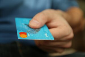 Ile kosztuje adwokat? Poradnik o wynagrodzeniu i zwrocie kosztów zastępstwa procesowego