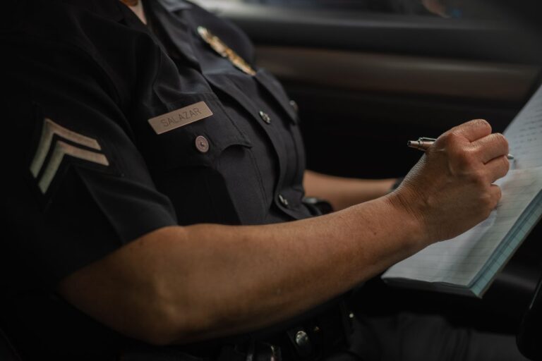 Dozór Policji – na czym polega, kiedy grozi areszt i jak może pomóc adwokat z Wrocławia? 